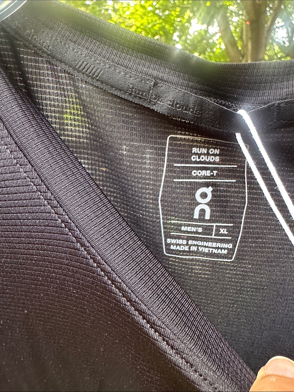 On Running Black Core-T Essential Tee - Picture 2 of 4